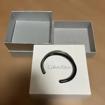 Calvin Klein 뱅글 리스트 밴드