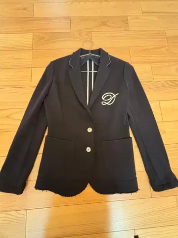 테일러드 자켓 블랙 D 자수 포함