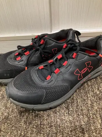 언더아머 러닝화 블랙/레드