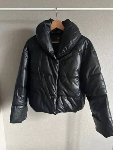 [ ZARA ] 블랙 숏 다운 자켓