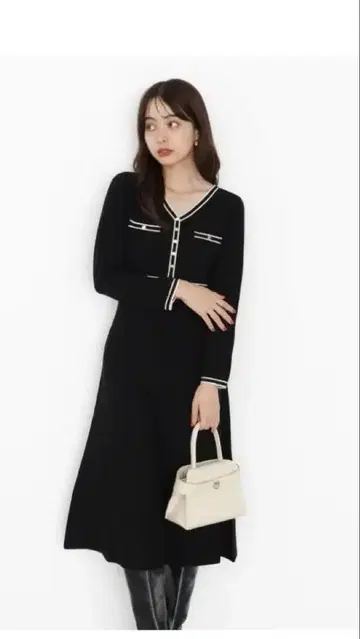 프로포션 바디 드레싱 배색 라인 니트 원피스