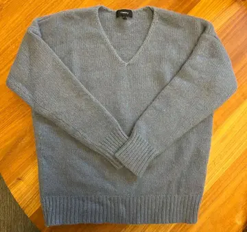 Theory 페일 블루 V넥 니트 스웨터 S