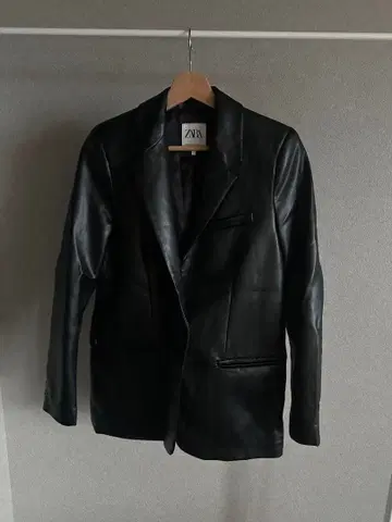 [ ZARA ] 블랙 가죽 자켓