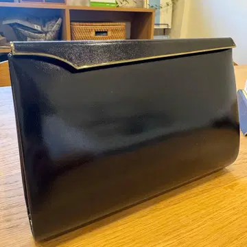 블랙과 네이비 클러치백, 숄더백으로도 활용 가능