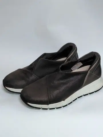 fitfit 핸즈프리 크로스 스텝인 스니커즈