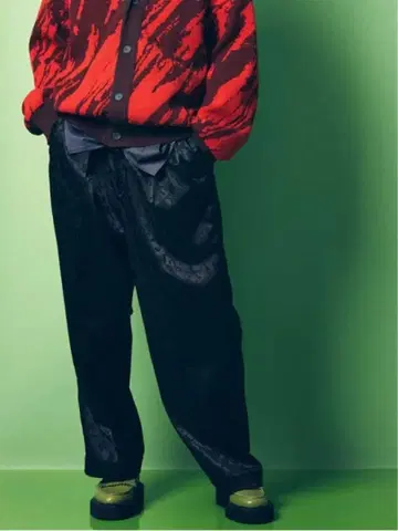 MAISON SPECIAL 리프 새틴 차이나 팬츠