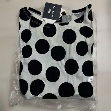 UNIQLO 마리메꼬 T셔츠 M사이즈 택 포함 새상품