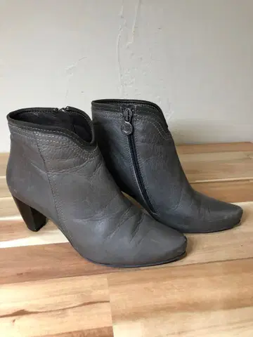 그레이 가죽 앵클부츠 지퍼 포함 이탈리아 Perlato 페르라토