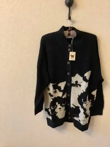 비행선 Cara 가디건