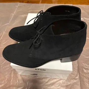 APOM 블랙 스웨이드 숏부츠