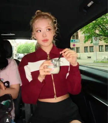 BLACKPINK 로제 착용 모델 PUMA 크롭 자켓