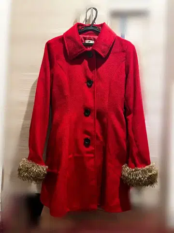 카라 부착 코트 빨간색