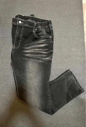 슬림핏 블랙 데님 팬츠