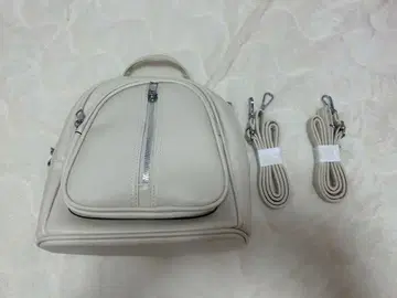 아이보리 백팩 합성 피혁 프론트 포켓