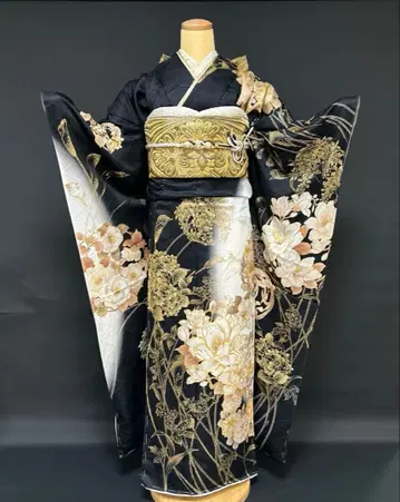 고져스한 블랙 화이트 분할 염색에 골드 후리소데 풀세트