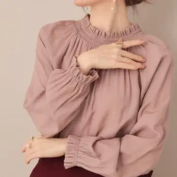 [ Couture brooch 쿠튀르 브로치 ] 셔링 블라우스 핑크