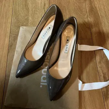 DIANA 펌프스 토프 에나멜