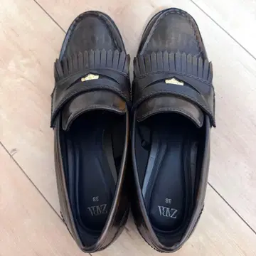 [ 새상품급 ] 레어 ZARA 코인 로퍼 브라운 38