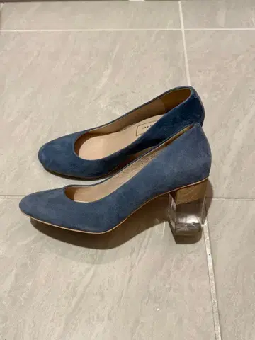 [ 새상품급 ] 블루 스웨이드 클리어힐 펌프스