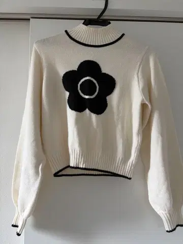 LILY BROWN 플라워 무늬 니트