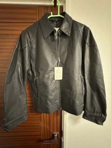 [ 미사용 새상품 ] 블랙 가죽 숏 자켓 미사용 택 포함 L 사이즈