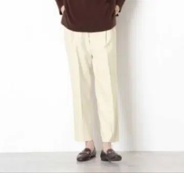 [새상품] 내추럴 뷰티 베이직 벨티드 페그 팬츠 베이지 XS