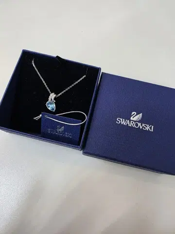미사용품 스와로브스키 목걸이 라이트 블루 페어 쉐이프 컷