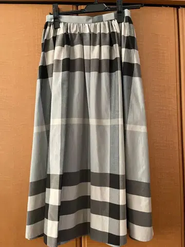 미사용 새상품 그레이스 콘티넨탈 타프타 체크 롱 스커트