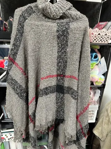 아크릴 체크 무늬 판초 케이프 코트