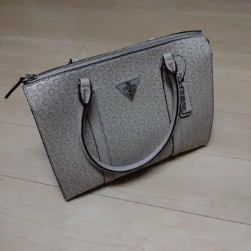 [ 미사용 새상품 ] GUESS 로고 핸드백 베이지