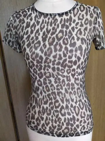 돌체앤가바나 레오파드 무늬 반팔 티셔츠 엄청 늘어나는