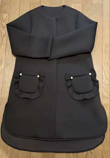 Neige 프릴 포켓 본딩 코트 블랙