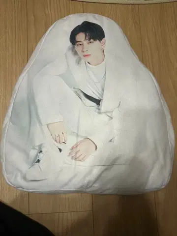 INI 니시 히로토 쿠션