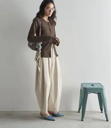 미사용 새상품 택 포함 THE YOn 트윌 턱 코쿤 팬츠 아이보리 더욘