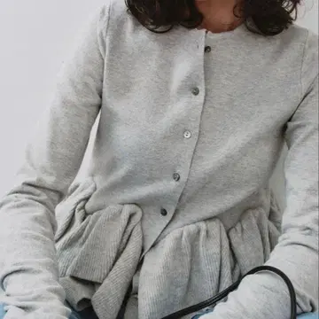 그레이 프릴 달린 긴팔 가디건 titivate