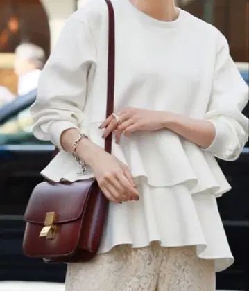 ELFRANK 종이상자 니트 페플럼 풀오버 화이트