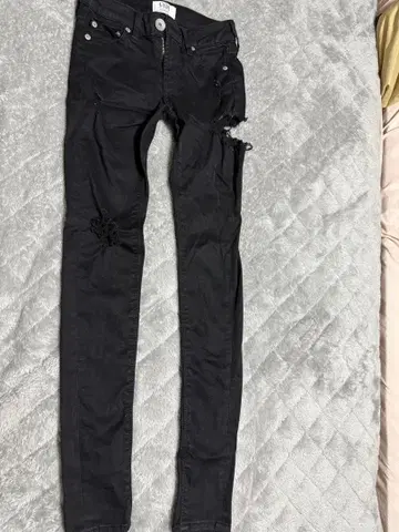 GYDA 스키니 블랙