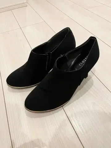 CLOSSI 블랙 지퍼 힐 부츠 LL