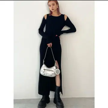 EMODA 커브 슬릿 맥시 니트 원피스