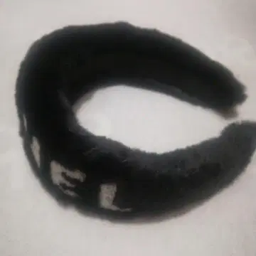 블랙 퍼 헤어밴드 로고 디자인