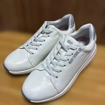 MARY QUANT 화이트 스니커즈