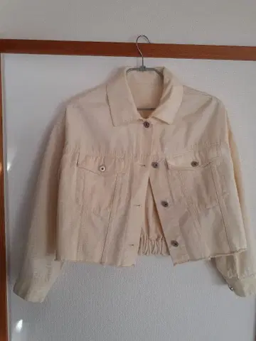 화이트 크롭 자켓