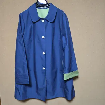 네이비와 그린의 코트