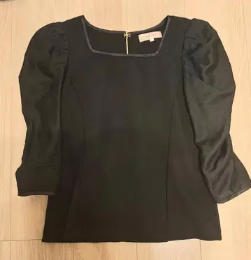 [ JUSGLITTY ] 저스길리티 퍼프 슬리브 칠부 티셔츠