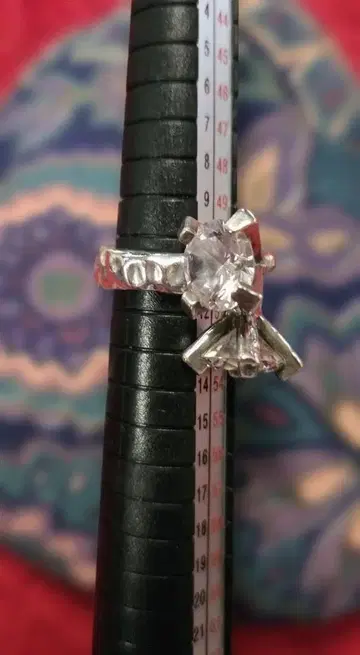 e.m. 반지 10호, 빛남 있음