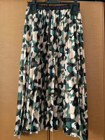 그레이스 콘티넨탈 카모 프린트 플리츠 스커트