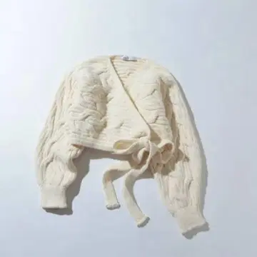 ZARA 아이보리 케이블 니트 크롭 기장