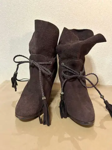 A.I.C 스웨이드 브라운 부츠