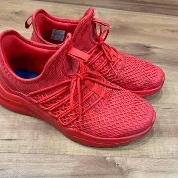 Reebok 레드 스니커즈