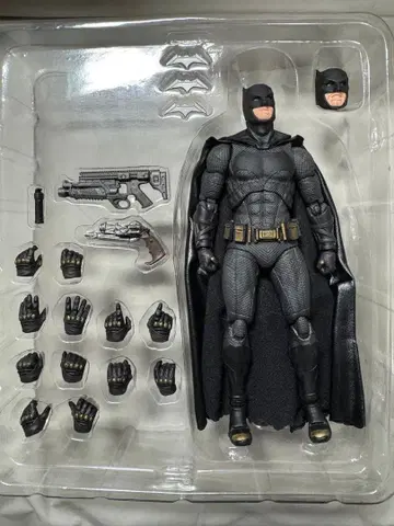 MAFEX 배트맨 (저스티스 리그) 액션 피규어